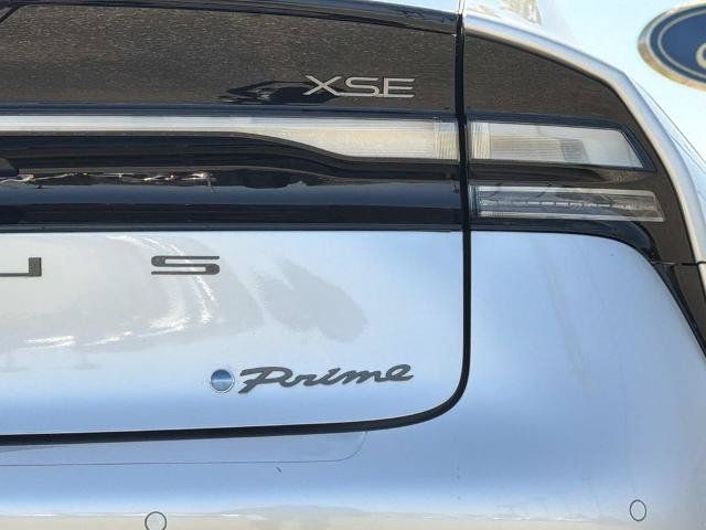 Used 2024 Toyota Prius Prime Premium FWD image 9