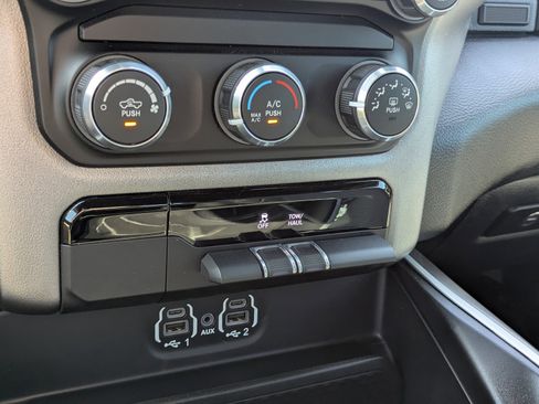 Used 2022 RAM 1500 Big Horn AWD/4WD image 16