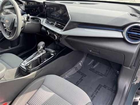 Certified 2025 Chevrolet Trax LT image 5