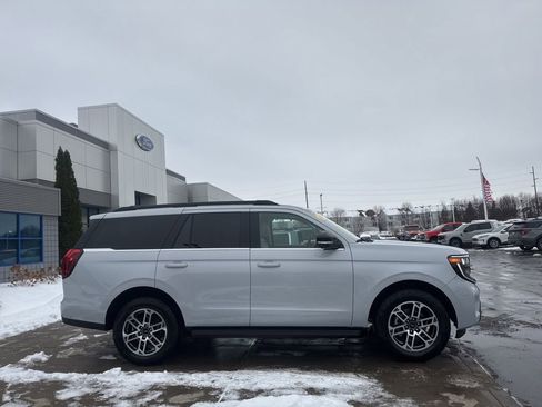 Used 2025 Ford Expedition Active image 8