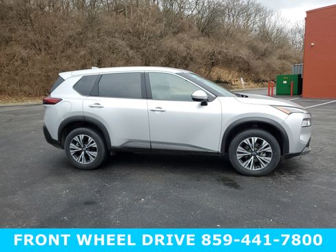 Used 2023 Nissan Rogue SV image 3