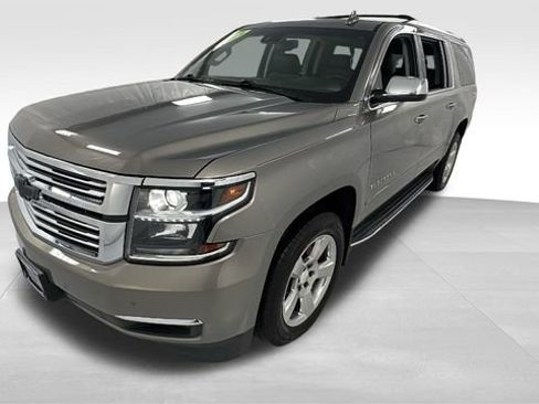 Used 2019 Chevrolet Suburban Premier image 7