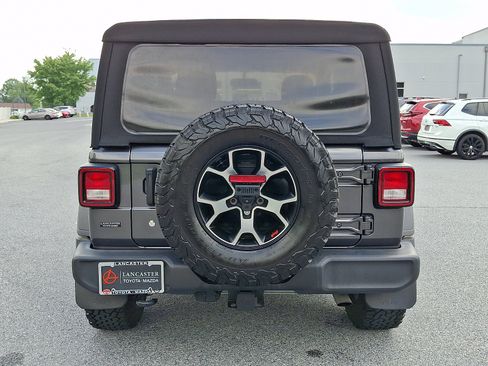 Used 2018 Jeep Wrangler Sport AWD/4WD image 6