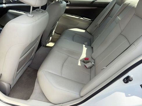 Used 2015 INFINITI Q40 w/ Moonroof Package RWD image 20
