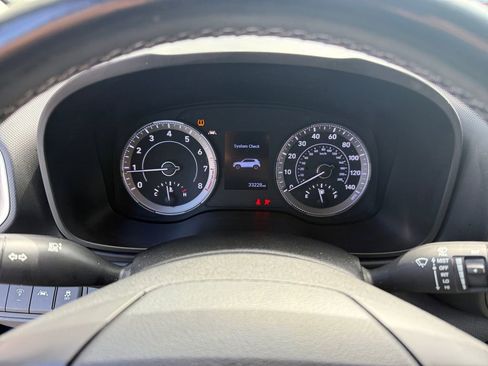 Used 2022 Hyundai Venue SEL image 18