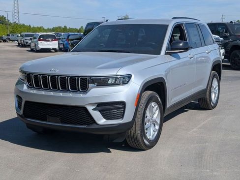 New 2026 Jeep Grand Cherokee Laredo AWD/4WD image 4
