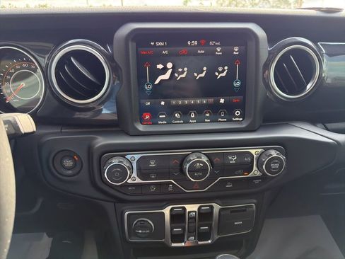 Used 2022 Jeep Wrangler Unlimited Sahara AWD/4WD image 15