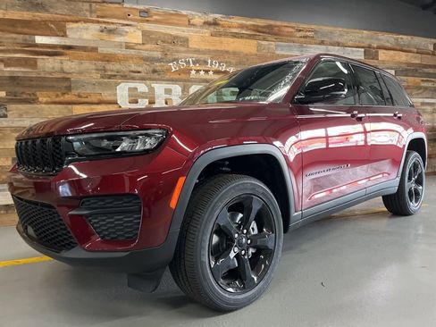 New 2025 Jeep Grand Cherokee Altitude image 12