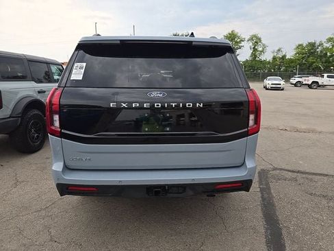 Used 2025 Ford Expedition Active AWD/4WD image 6