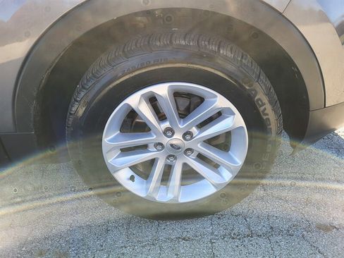 Used 2011 Ford Explorer XLT image 32