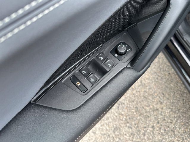 Certified 2025 Volkswagen Tiguan SE AWD/4WD image 12