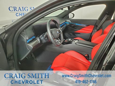 Used 2025 BMW M5 w/ Executive Package image 38