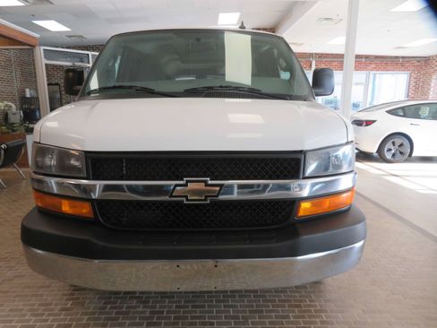 Used 2018 Chevrolet Express 3500 LT w/ LT Preferred Equipment Group RWD image 52