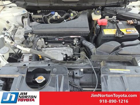 Used 2018 Nissan Rogue SV w/ Premium Package FWD image 32