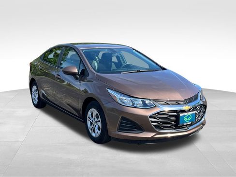 Used 2019 Chevrolet Cruze LS FWD image 1