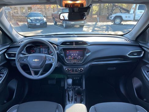 Used 2023 Chevrolet TrailBlazer LT w/ Convenience Package image 8