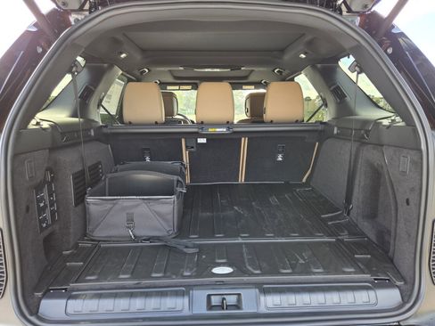 New 2026 Land Rover Discovery Limited Edition image 15