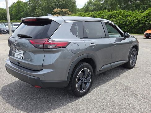 Used 2024 Nissan Rogue SV FWD image 10