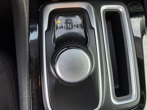 Used 2023 Chrysler 300 Touring w/ Sport Appearance Package image 18