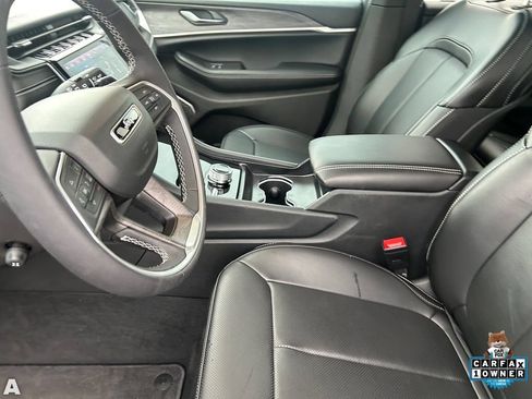 Certified 2025 Jeep Grand Cherokee L Limited w/ Luxury Tech Group II AWD/4WD image 18