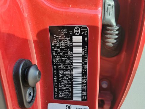 Used 2015 Toyota Corolla LE image 30