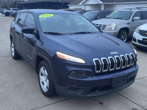 Used 2016 Jeep Cherokee Sport image 8