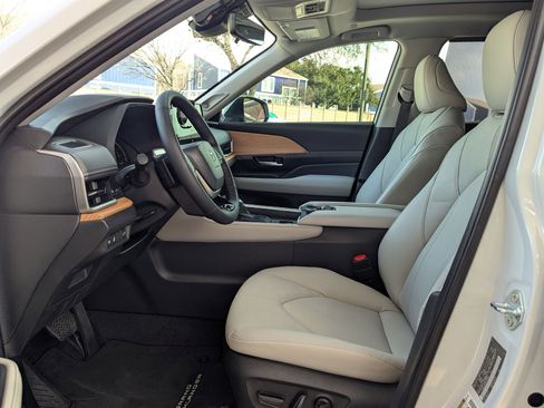 Used 2026 Toyota Grand Highlander Platinum image 10