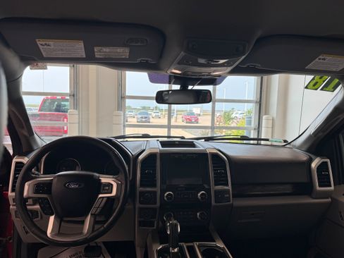 Used 2018 Ford F150 Lariat w/ Equipment Group 502A Luxury AWD/4WD image 15