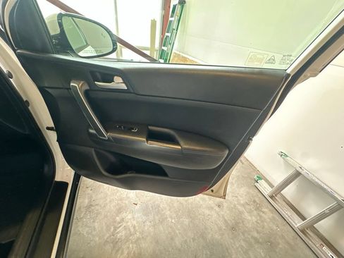 Used 2022 Kia Sportage Nightfall Edition AWD/4WD image 33