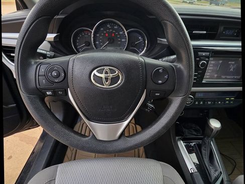 Used 2016 Toyota Corolla LE FWD image 9
