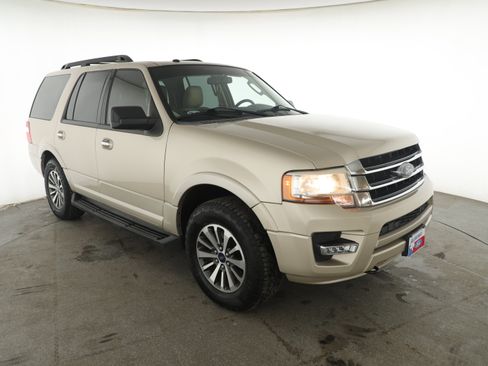 Used 2017 Ford Expedition XLT w/ Equipment Group 202A image 3