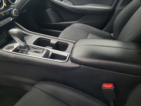 Used 2024 Nissan Sentra SV FWD image 26