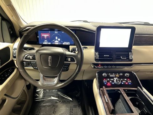 Used 2021 Lincoln Navigator 4WD image 12