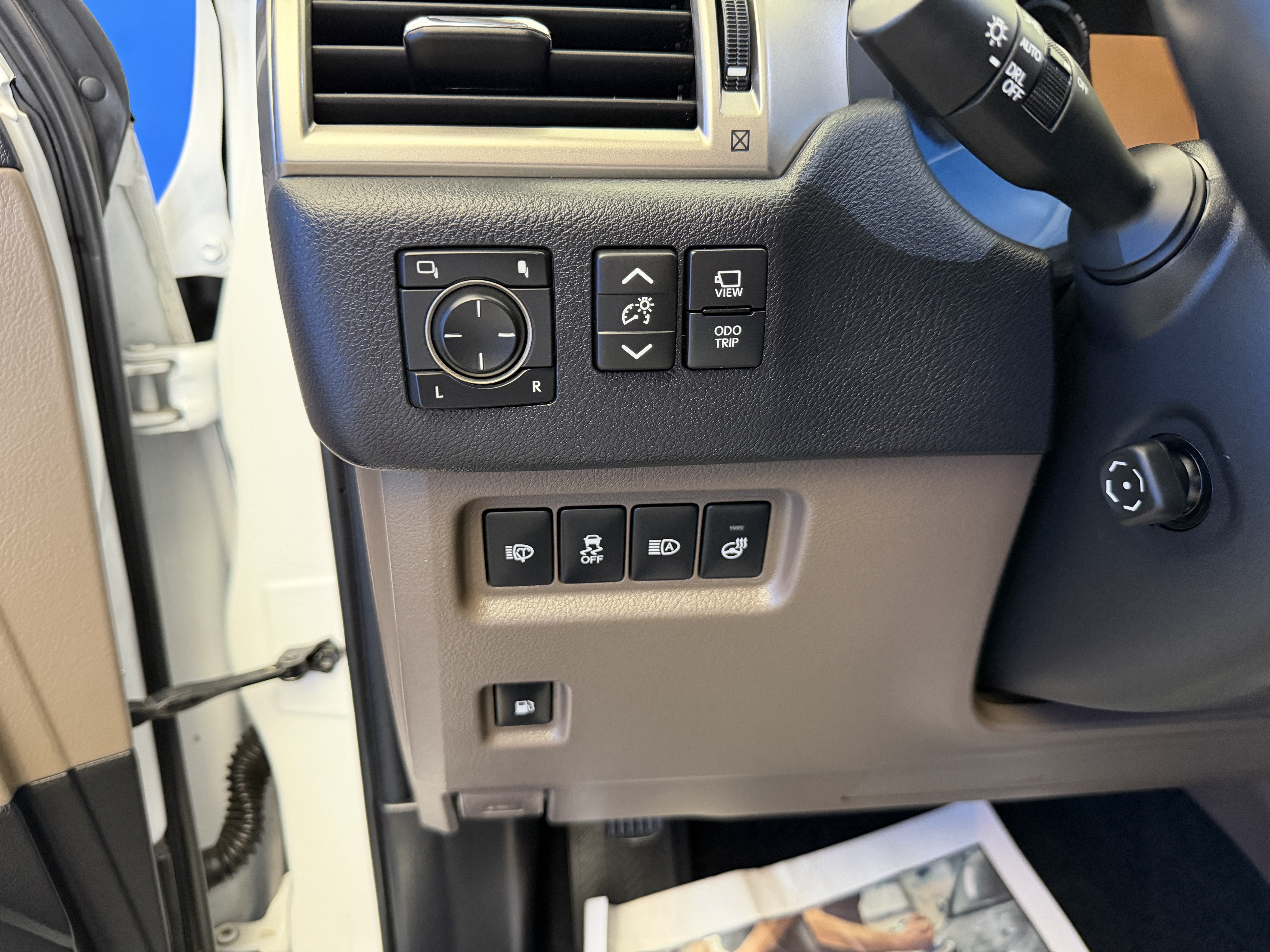 Used 2020 Lexus GX 460 Luxury w/ Accessory Package AWD/4WD image 14