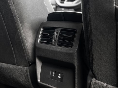 Used 2025 Nissan Rogue SV FWD image 22