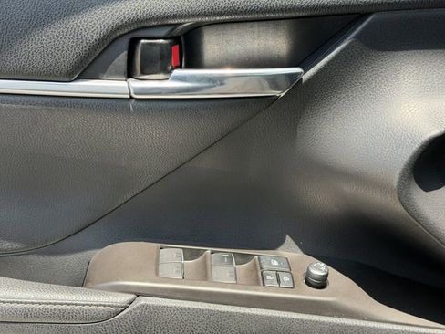 Used 2022 Toyota Camry XSE FWD image 23