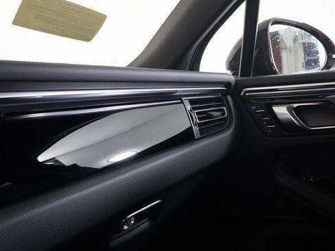 Used 2023 Porsche Macan S image 8