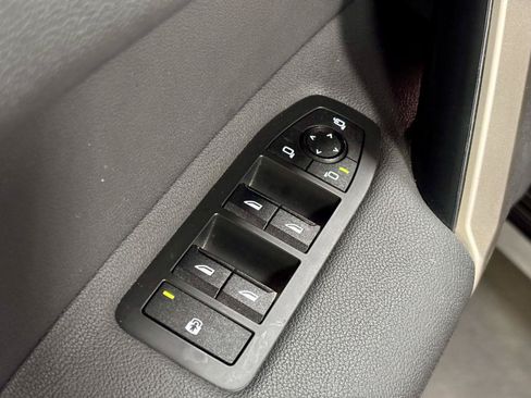 Used 2024 BMW iX xDrive50 w/ Sport Package AWD/4WD image 13