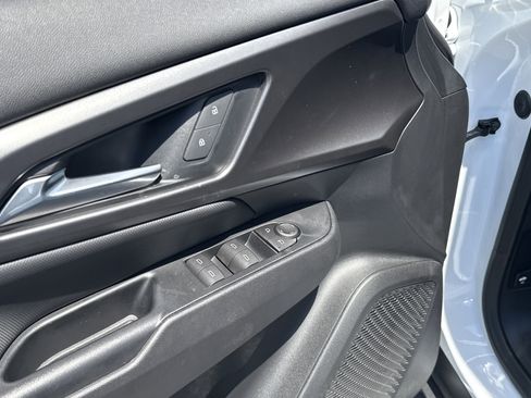 Used 2025 Chevrolet Equinox EV LT image 15