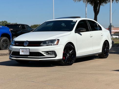 Used 2017 Volkswagen Jetta GLI image 3