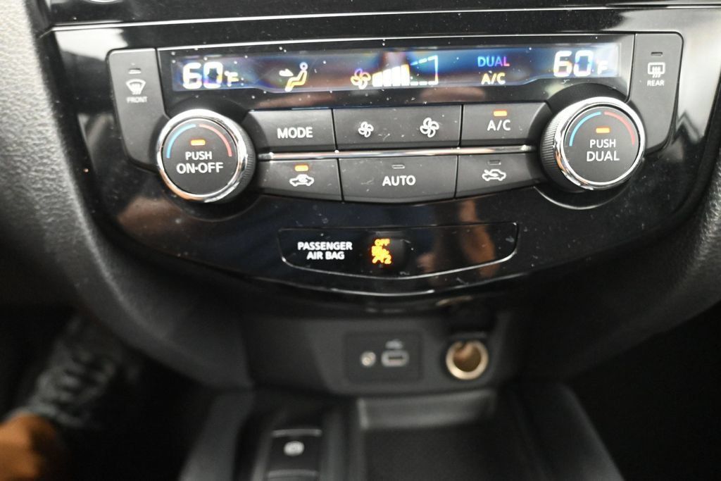 Used 2020 Nissan Rogue SV w/ Premium Package AWD/4WD image 25
