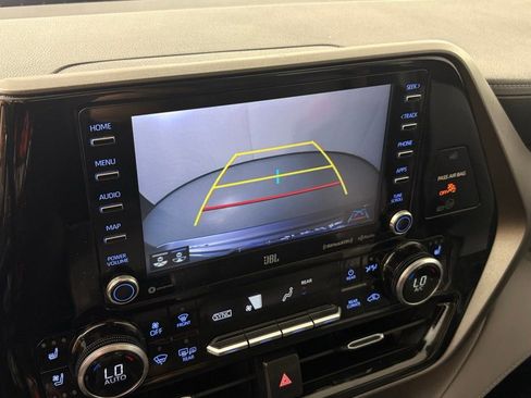 Used 2021 Toyota Highlander Limited image 26