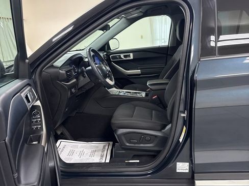 Used 2023 Ford Explorer XLT AWD/4WD image 11