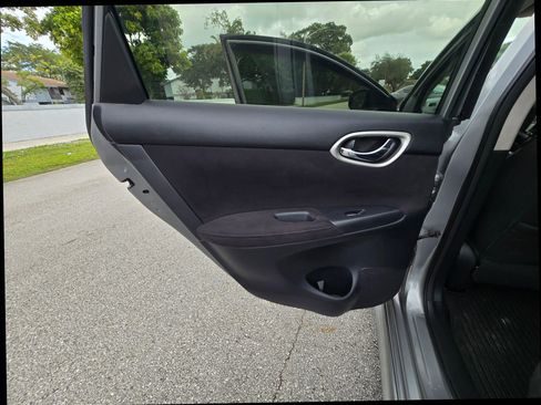 Used 2014 Nissan Sentra SR w/ SR Driver Package image 31