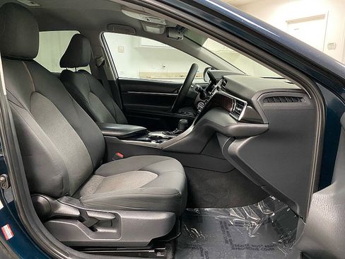Used 2018 Toyota Camry LE image 14