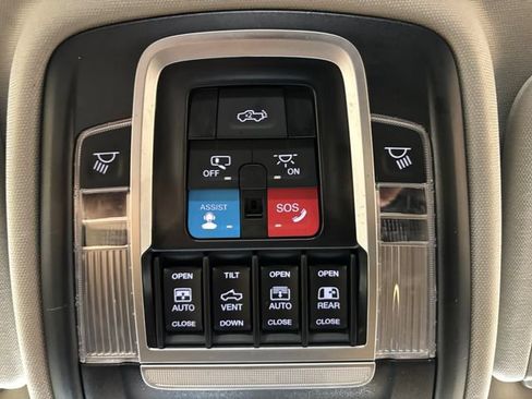Used 2025 RAM 1500 Limited AWD/4WD image 24