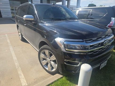 Used 2022 Ford Expedition Platinum AWD/4WD image 2