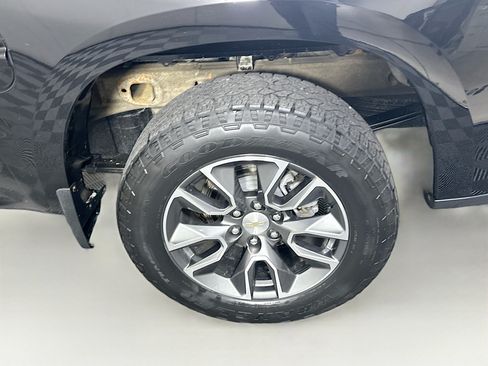 Used 2024 Chevrolet Silverado 1500 LT AWD/4WD image 11