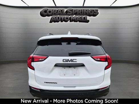 Used 2021 GMC Terrain SLE w/ Driver Convenience Package image 2