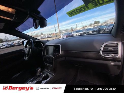 Used 2017 Jeep Grand Cherokee Altitude image 31